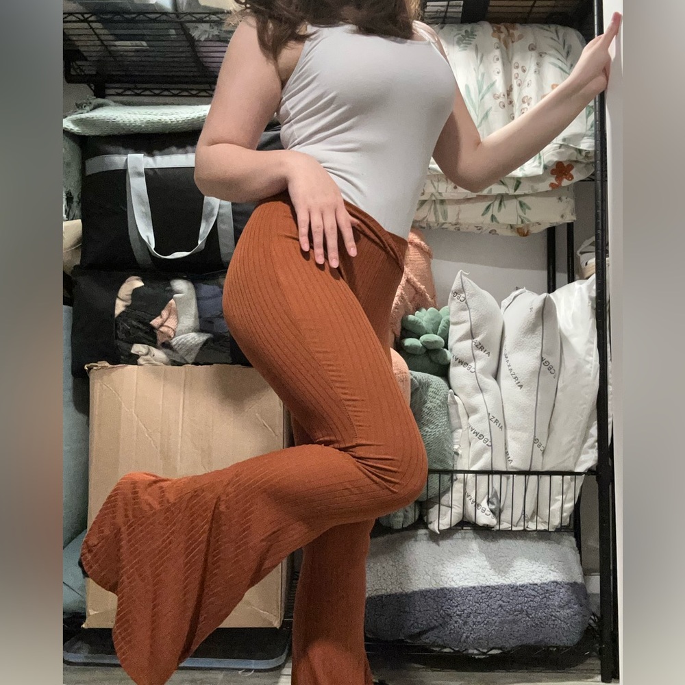 FULL OUTFIT: Bodysuit and bootcut leggings